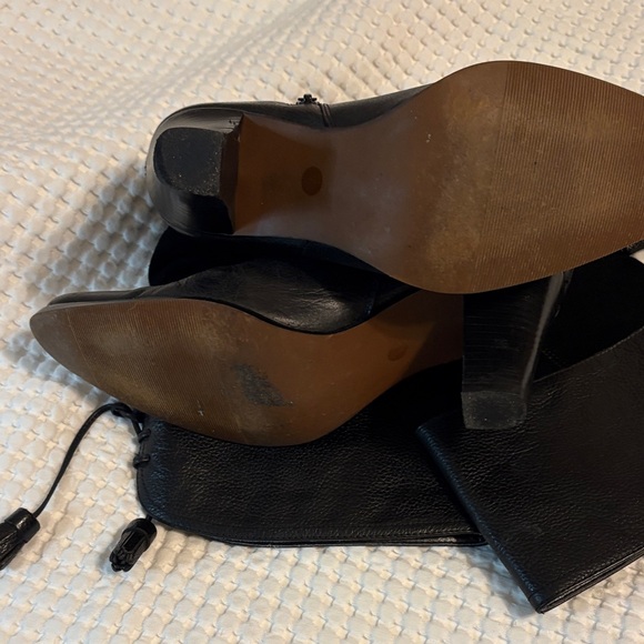 Chic Black Heeled Boots - Picture 9 of 10